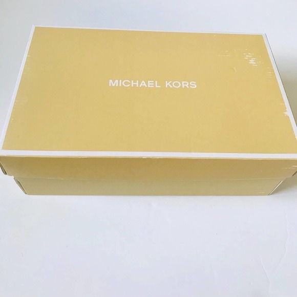 NWT Michael Michael Kors Catelyn Lace up Sneakers